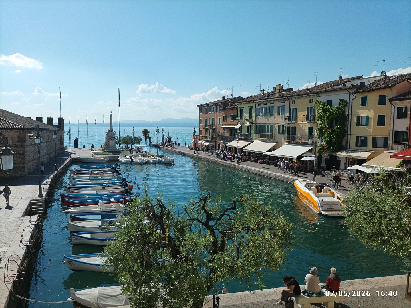 Il porto di Lazise dalla terrazza.